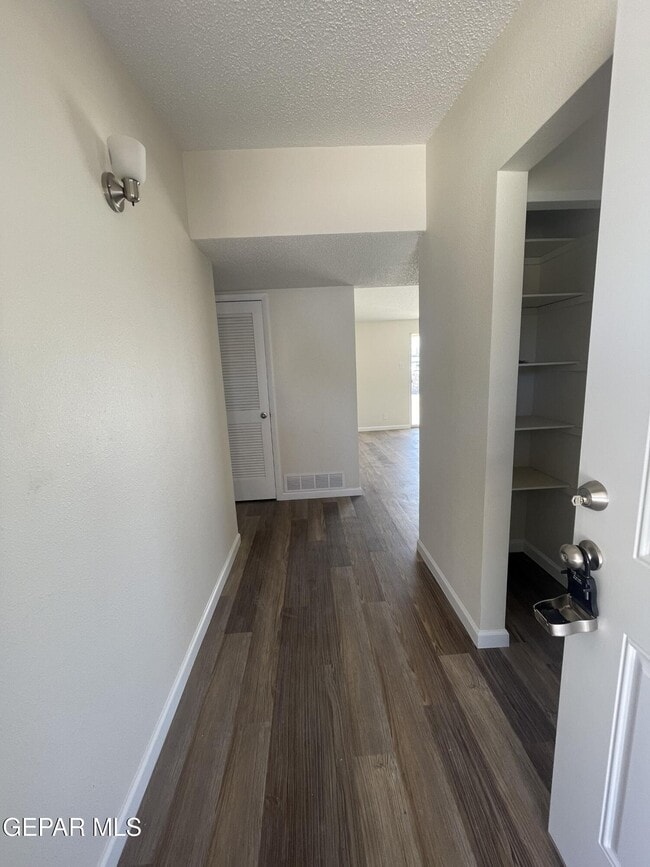 Photo - 4449 Finch Way