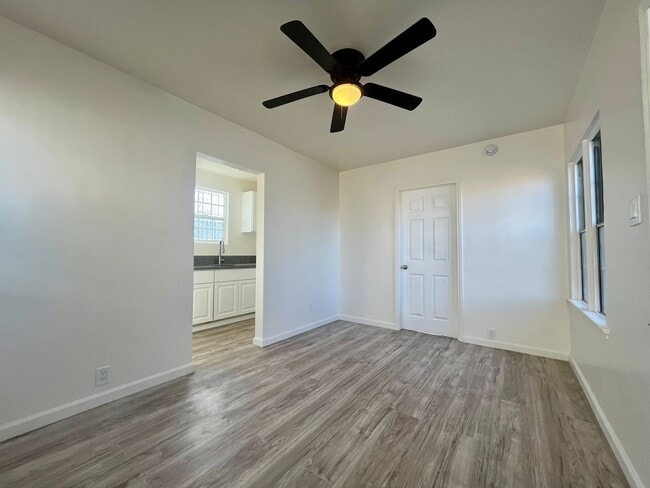 Photo - 6200-6202 Unit 6200