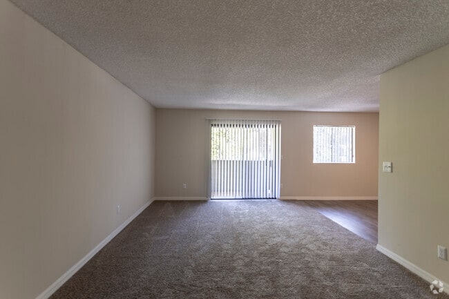 1 BR, BA - 710 SF