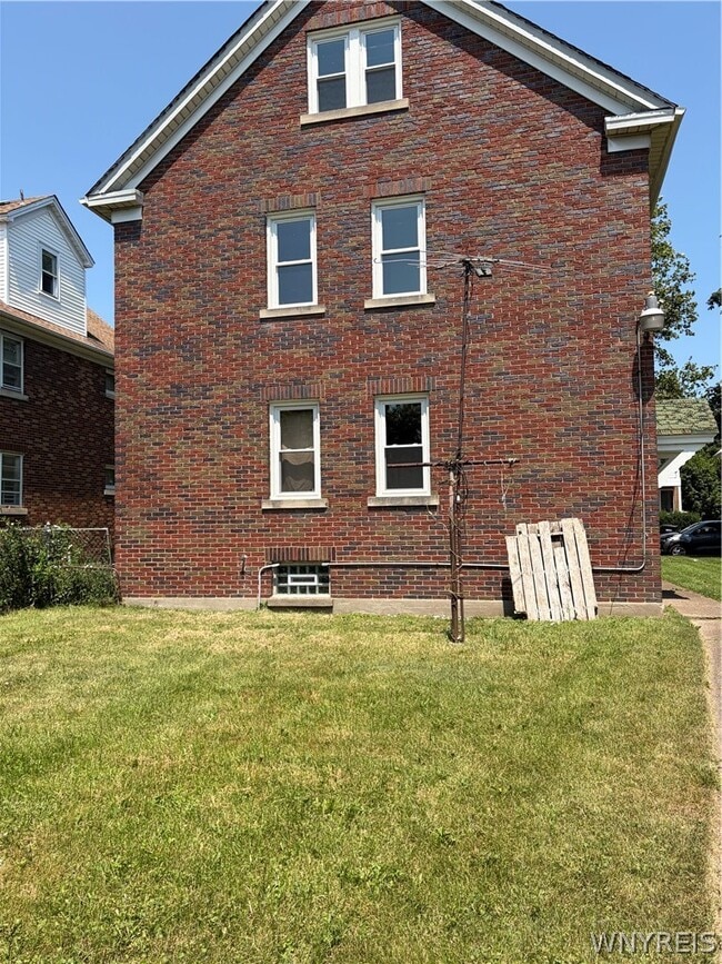 Photo - 1761 Welch Ave