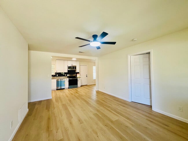 Photo - 901 Leeper Dr