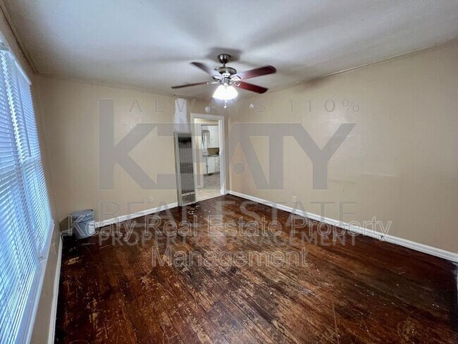 Photo - 409 Silkwood St