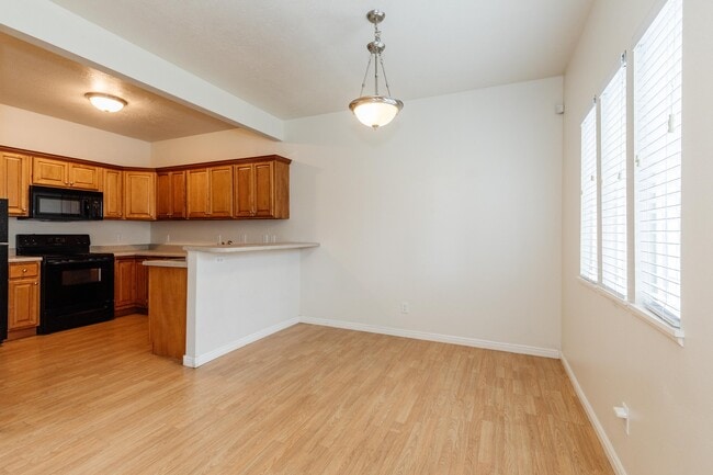 Photo - 484 W 1490 N