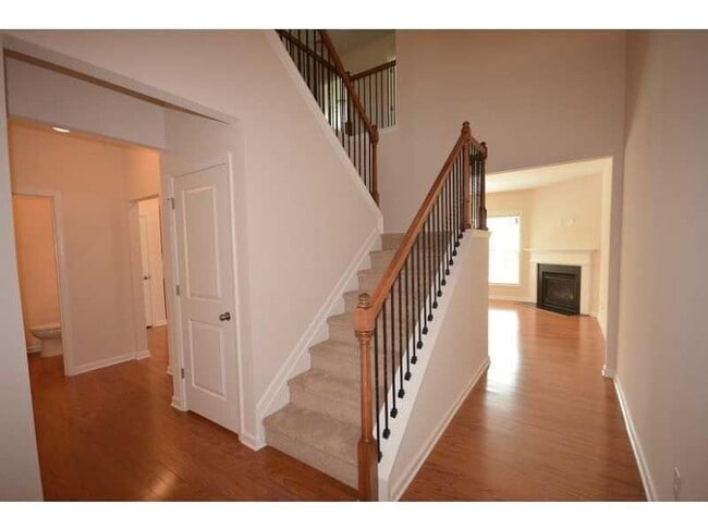 2144 Greencrest Cir