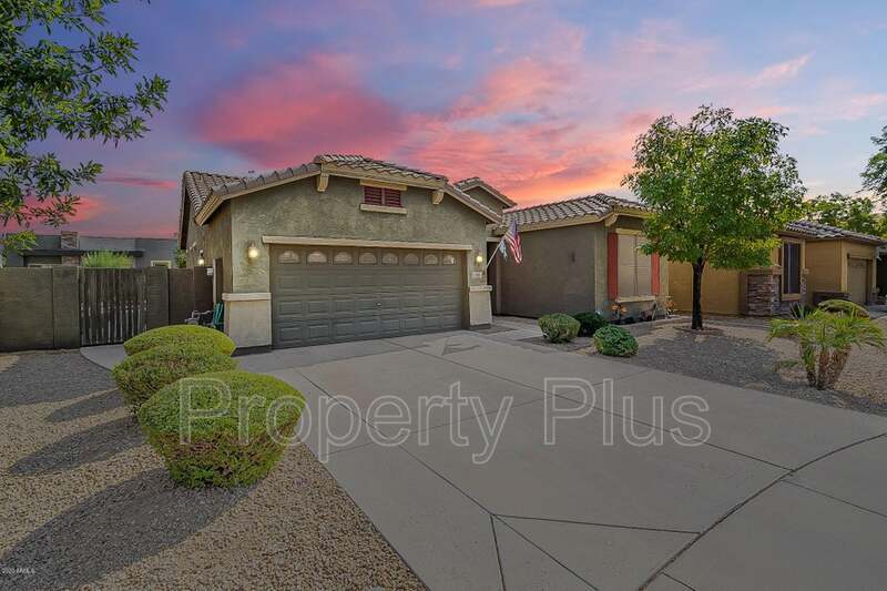 Photo - 4211 N 153rd Dr House