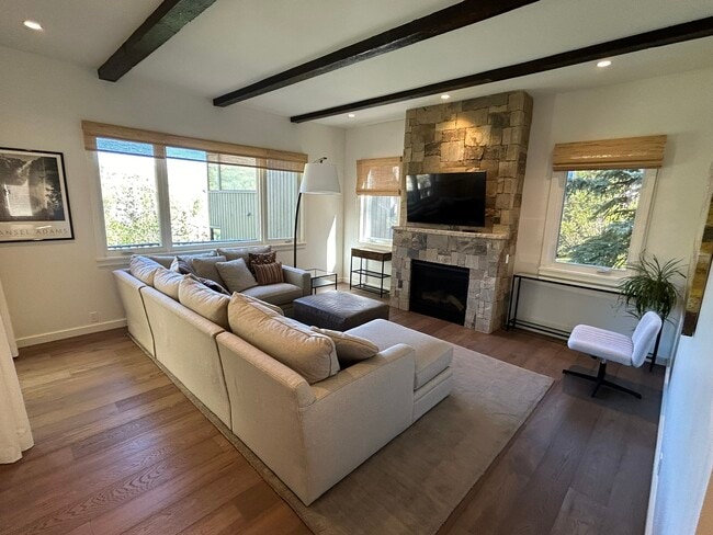 Photo - 100 Meadow Ranch Dr