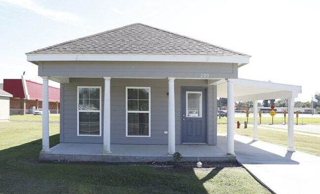 Building Photo - Bayou Oaks Rental