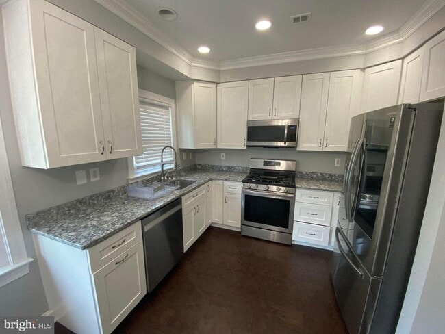 Building Photo - 2256 S Garfield St