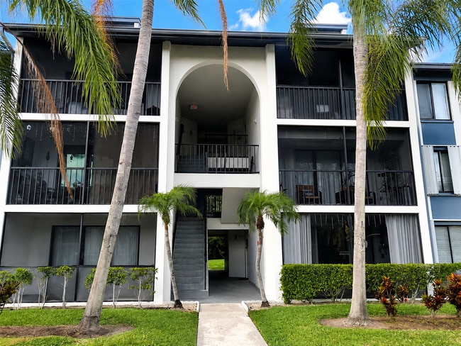 Building Photo - 1009 Green Pine Blvd Unit G1
