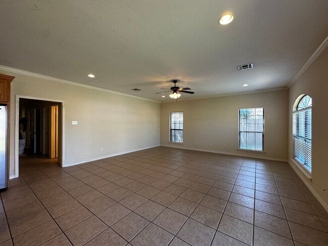 Photo - Spacious 5/4 House with Open Floor Plan Ne...