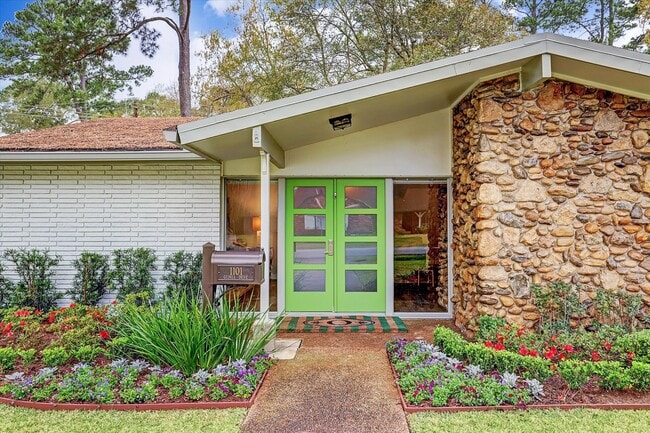 Building Photo - 1101 Guinea Dr