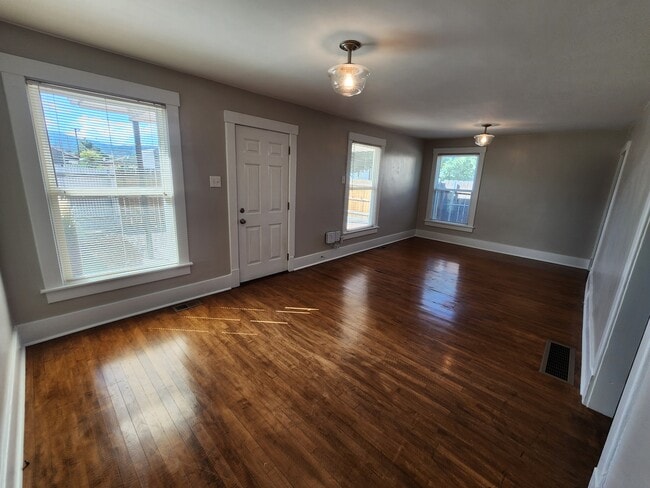 Interior view of great room - 3017 Grandview St Unit 3017 Grandview Street