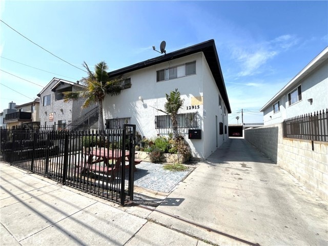Building Photo - 12915 Doty Ave Unit C