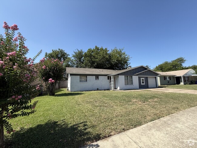 Building Photo - 5736 Shipp Dr Rental