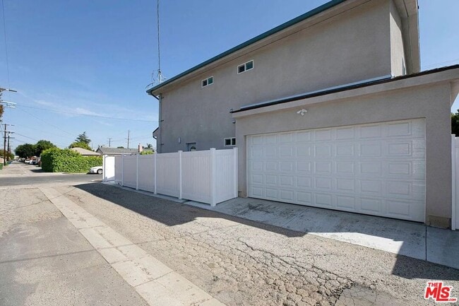 Building Photo - 6817 Bertrand Ave