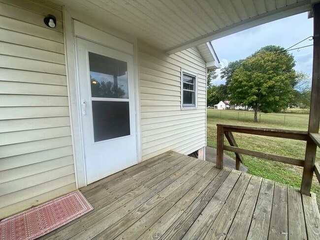 Photo - For Rent - Renovated One Bedroom Unit in G...