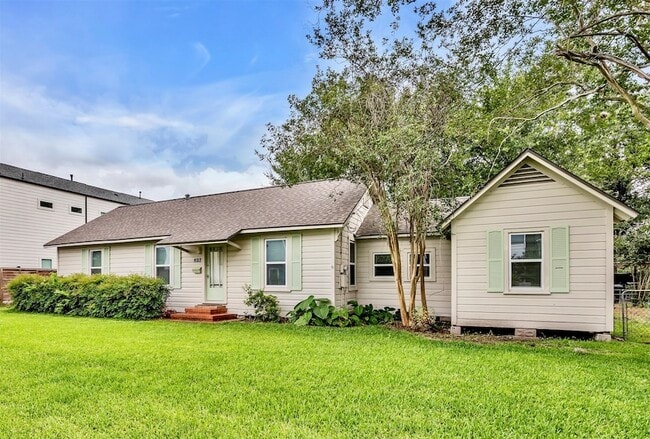 Photo - 807 Fisher St