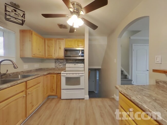 Photo - 440 E 8490 S