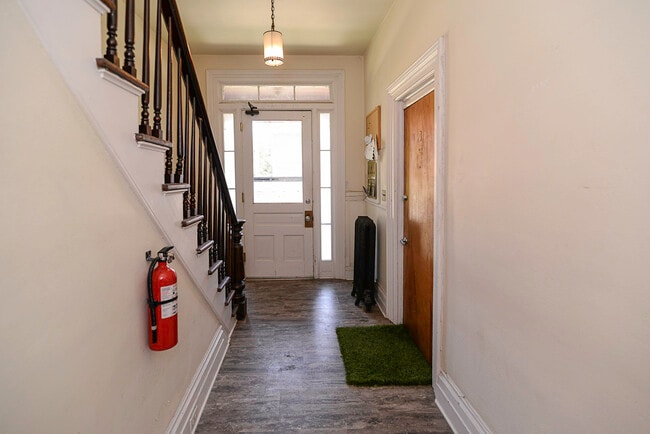 Building Foyer - 521 Elizabeth Street Unit 2