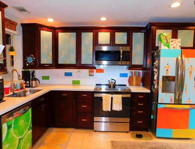 Building Photo - 797 S Riverside Dr