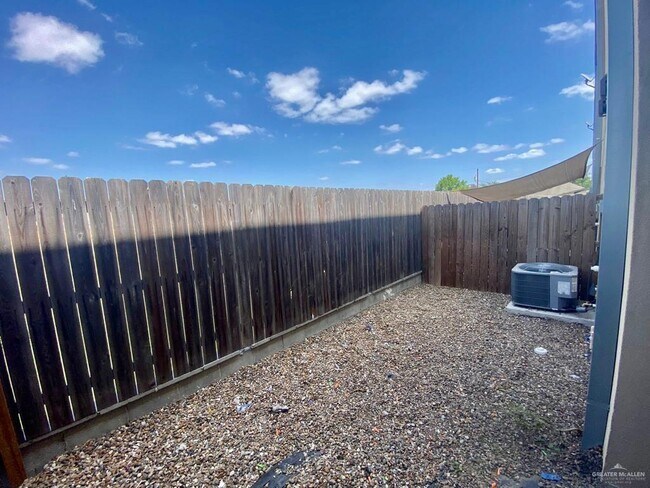 Photo - 14 Sprague St W