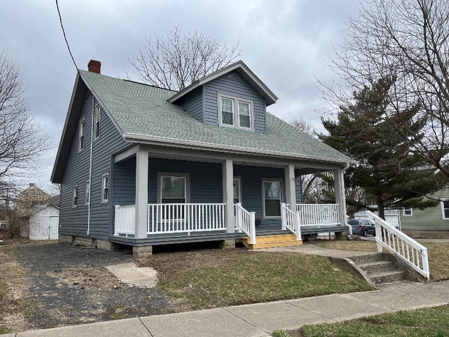 Photo - 121 Carlisle St