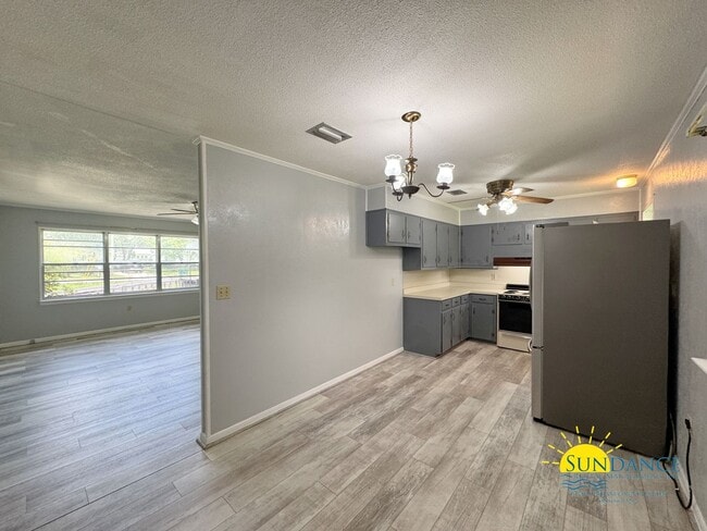 Photo - 2052 Roberts Dr