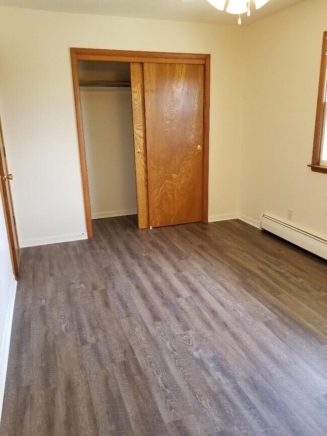 Vinyl plank floor bedroom
