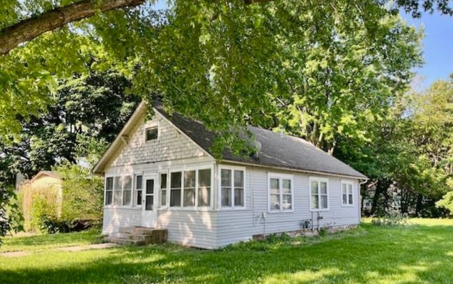 Building Photo - 122 Walnut St Rental