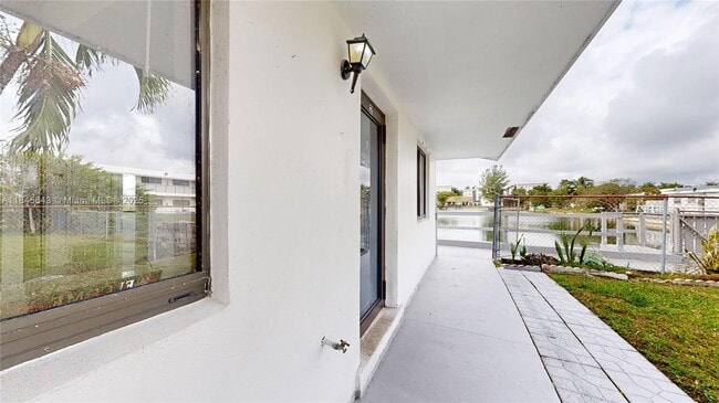 Photo - 220 SW 8th Ave Unit 2