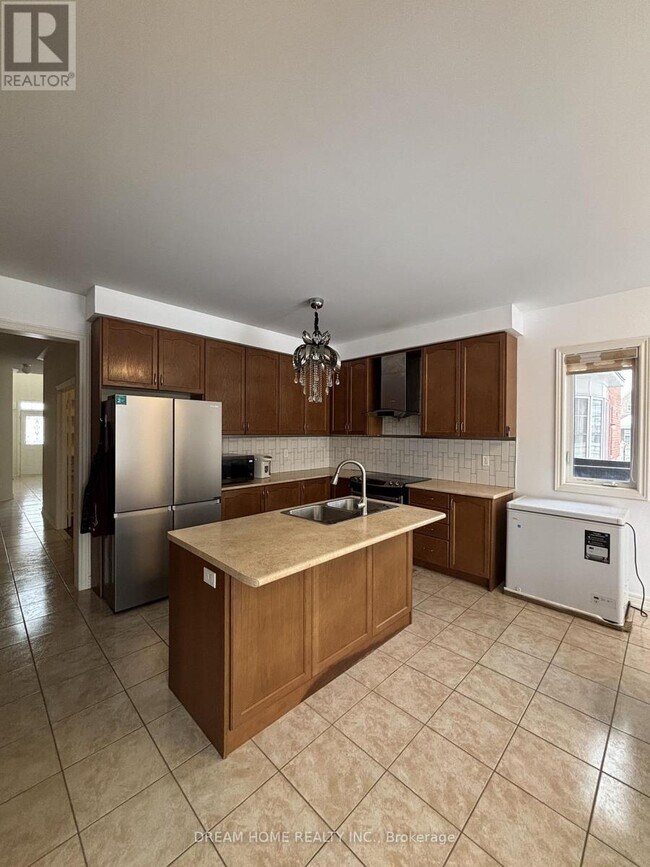 Photo - 276 The Bridle Walk