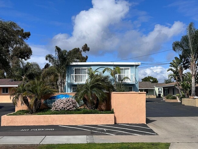 Building Photo - 1182 Holly Ave Unit D