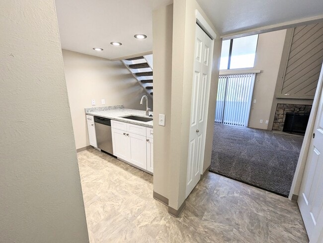 Photo - 2 Bed 1 Bath Condo Near Cherry Creek Unit U9