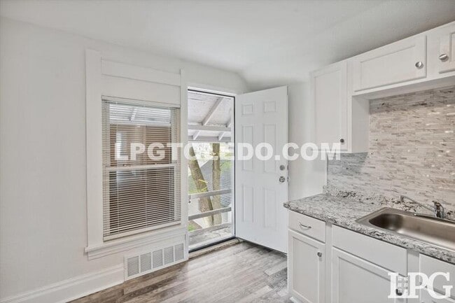 Building Photo - 4039 Vermaas Ave