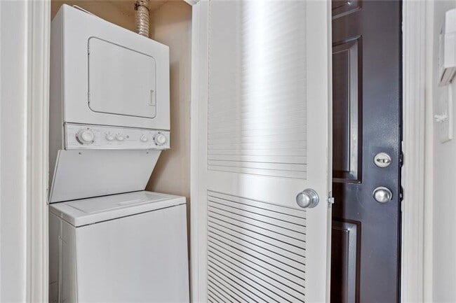 Photo - 48 Peachtree Ave NE Unit 424