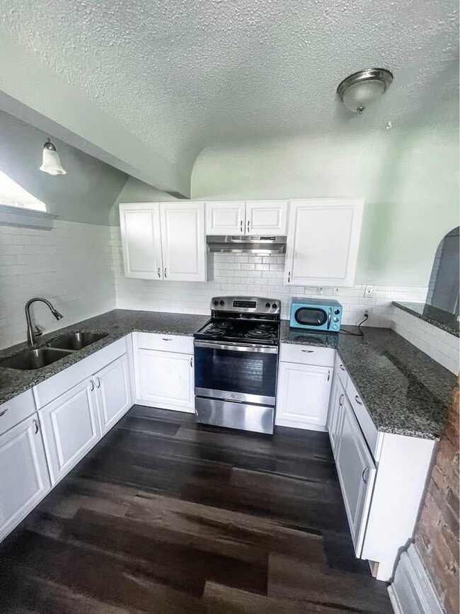 Photo - 2160 Glenwood Ave