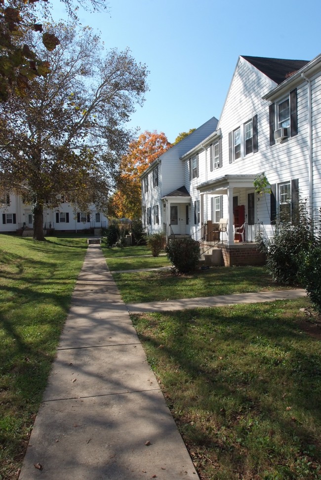 Photo - 2BD/1BA - Walking Distance to Downtown and W&L!