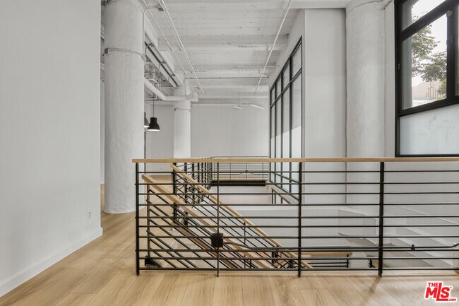 Photo - 330 W 11th St Unit 107