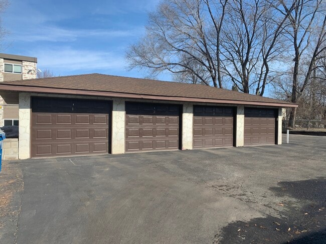 Individual garage - 511 Madison St Unit 1