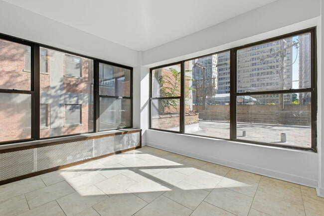 Photo - 3939 N Pine Grove Ave Unit 2