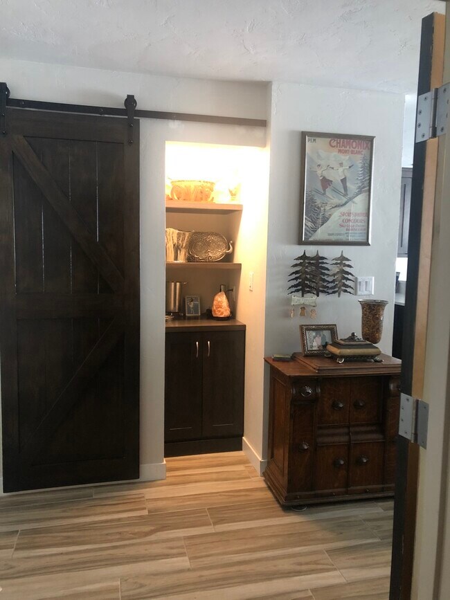 Photo - 1100 N Frontage Rd W Unidad 2402