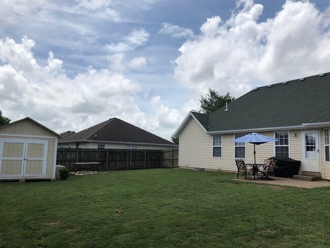 Photo - Republic Schools - Gorgeous 4 Bed 2 Bath 2 Car Garage For Rent