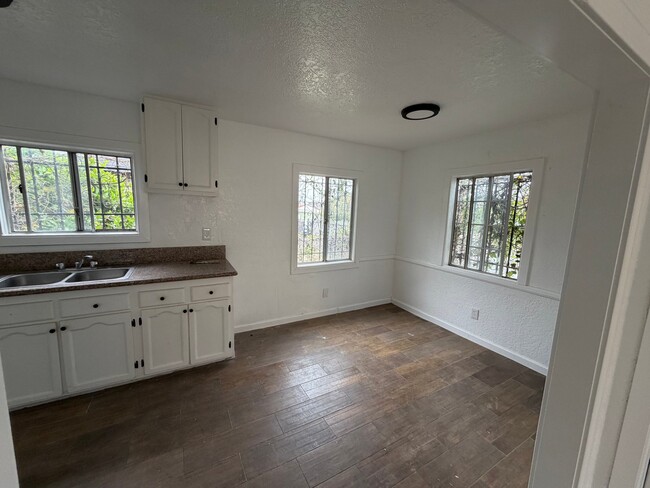Photo - 11100 Normandie Ave