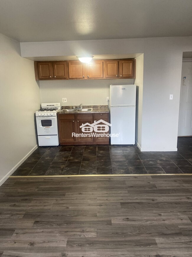 Building Photo - 1418 W Mitchell St Rental