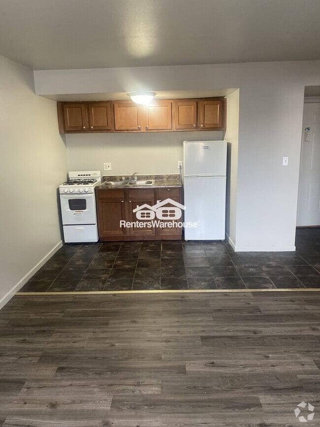 Building Photo - 1418 W Mitchell St Rental