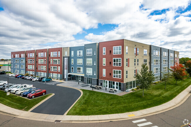 Fachada del edificio - Metro Crossing Apartments