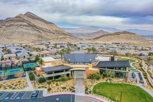 Photo - Stunning 5Bed/4.5 Bath home located in a prestigious guard gated community of Reverence in Summerlin