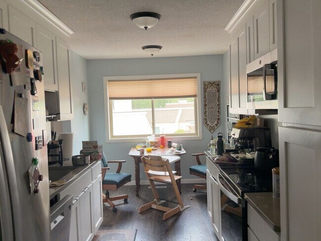 15 Carriage Dr Unit Heritage Glen 3BR Ranch