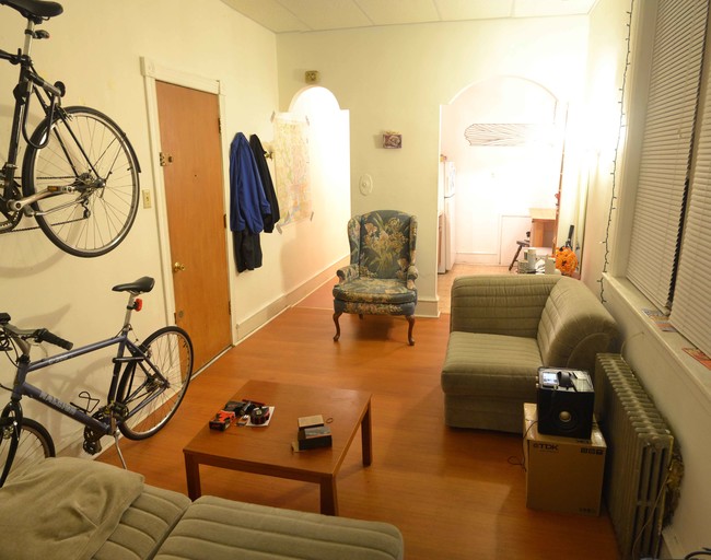 Building Photo - 4217 Baltimore Ave Unit 1F