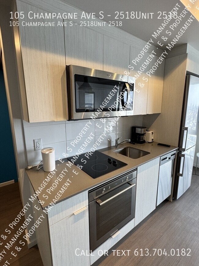 Photo - 105 Champagne Ave S